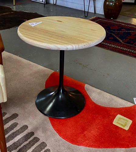 Vintage Side Table
125 Vintage Side Table
125